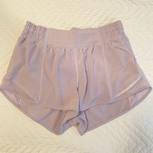 NWOT lulu hotty hot shorts high rise 2.5 in